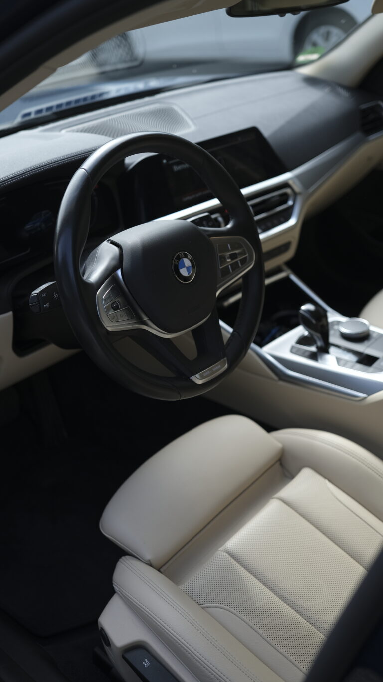 Véhicule importé d'Allemagne BMW 320d Touring Luxury Line